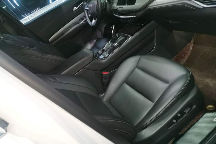 Used Cadillac XT4 2021 28T Two-Wheel Drive Leading Version
