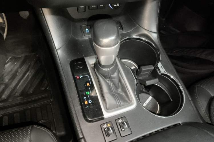 Used Toyota Highlander 2018 2.0T Four-Wheel Drive Luxury Version 7 Seats China VI Standard
