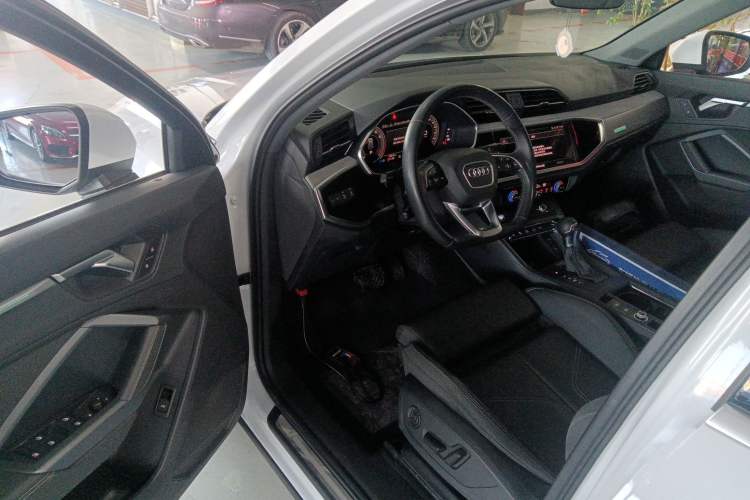 Used Audi Q3 2024 35 TFSI Ambition Dynamic Edition