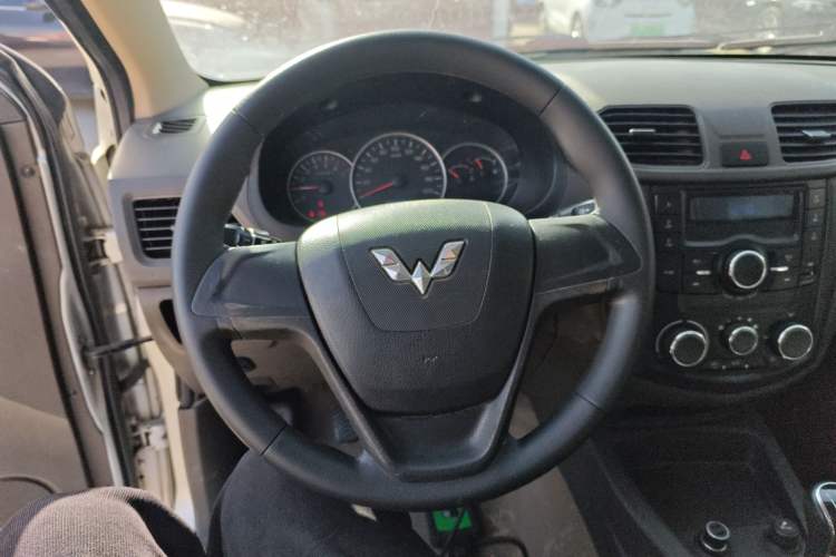 Used Wuling Hongguang 2014 1.5L S Standard Version