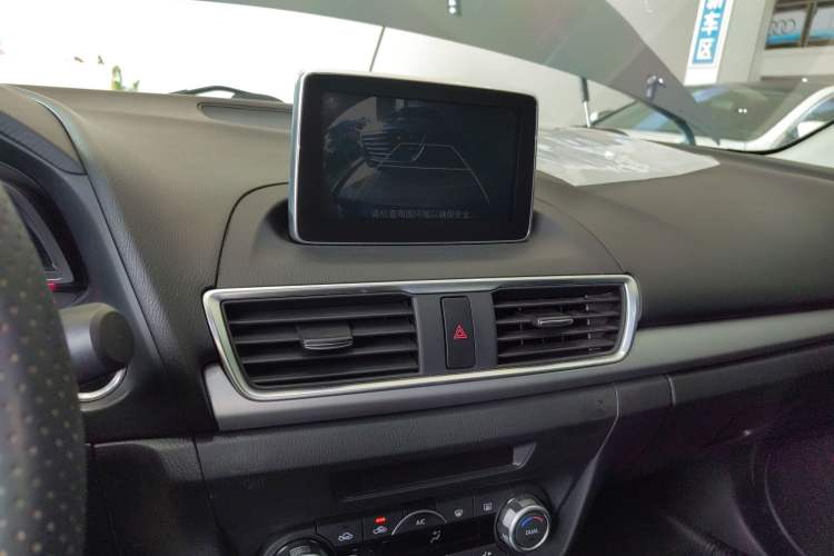 Used Mazda Mazda 3 Axela 2014 Sedan 1.5L Automatic Luxury Model