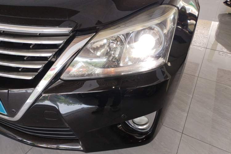 Used Toyota Crown 2012 2.5L Royal Leather Edition
