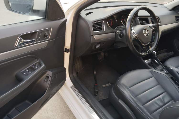 Used Volkswagen Lavida 2017 1.6L Automatic Comfort Edition
