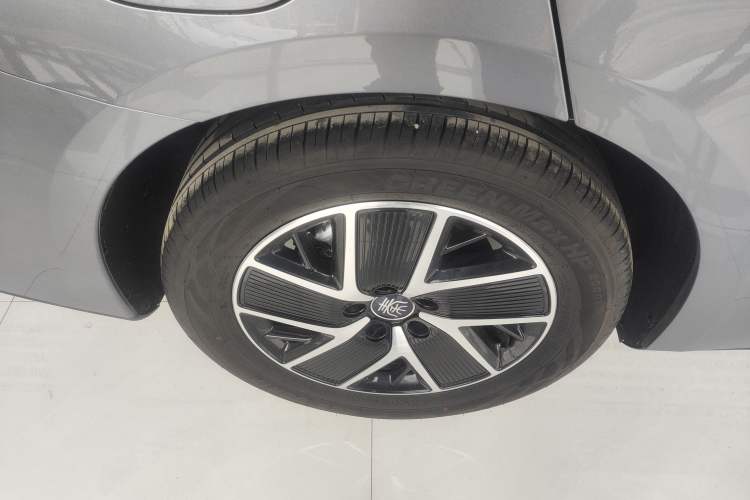 Used BYD Qin L 2025 DM-i Smart Drive 120KM Leading Model
