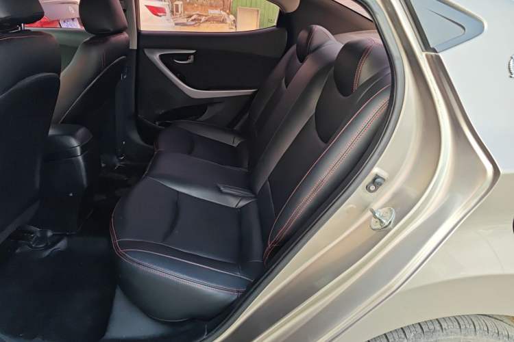 Used Hyundai Elantra 2015 1.6L Automatic Fashion Model
