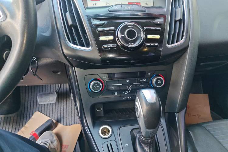 Used Ford Focus 2015 Hatchback 1.6L Automatic Fashion Edition
