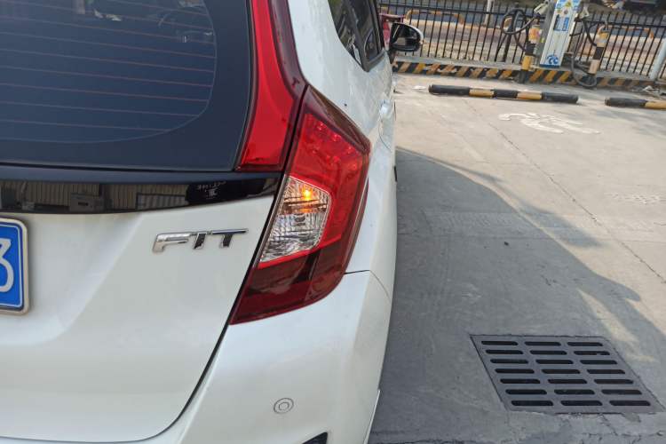 Used Honda Fit 2016 1.5L SES CVT Fashion Sunroof Edition
