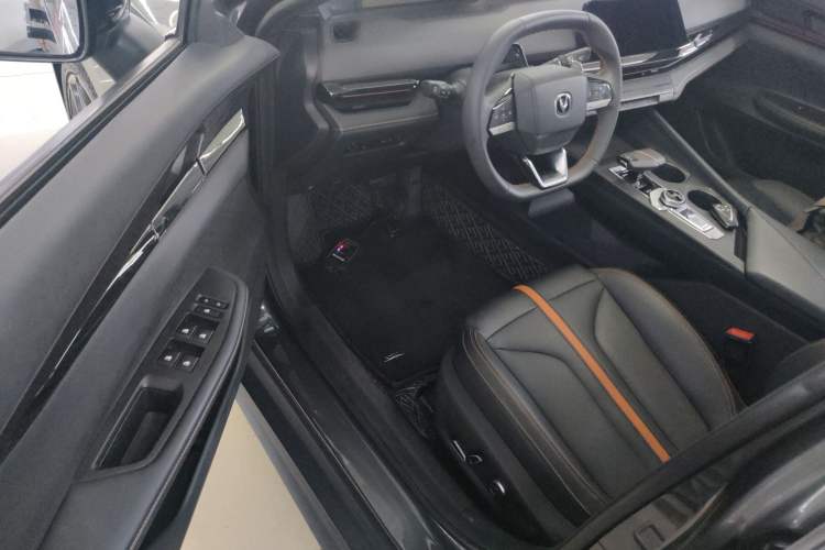 Used Changan UNI-V 2024 1.5T Prestige Edition
