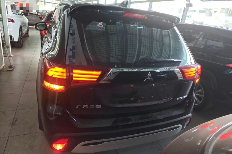 Used Mitsubishi Outlander 2019 2.4L 4x4 Zhi Xiang Edition 5 Seats China VI Standard
