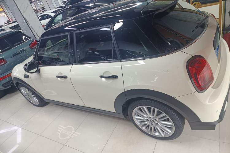 Used  MINI 2022 Updated 1.5T COOPER Classic Edition Five-Door Version
