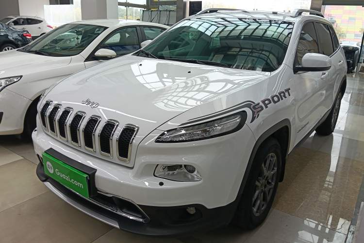 Used Jeep Cherokee 2020 2.0L Two-Wheel Drive Classic Sports Edition