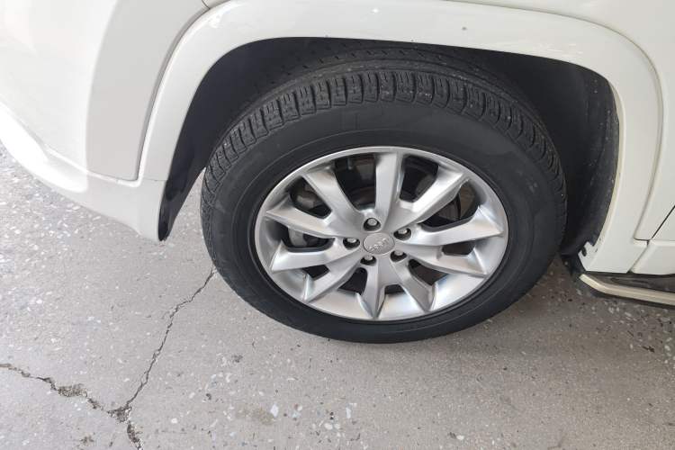 Used  Cherokee 2017 2.4L Professional Smart Edition
