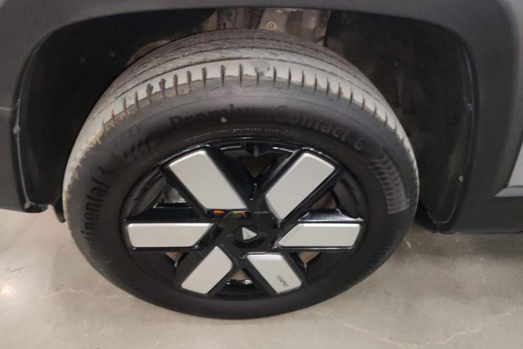 Used  G318 2024 Four-Wheel-Drive Air Suspension Model