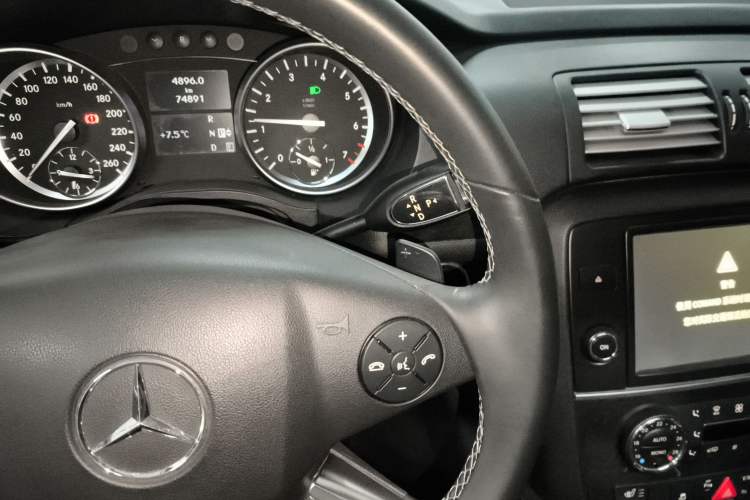 Used Mercedes-Benz R-Class 2017 R 320 4MATIC Business Edition Prestige Model