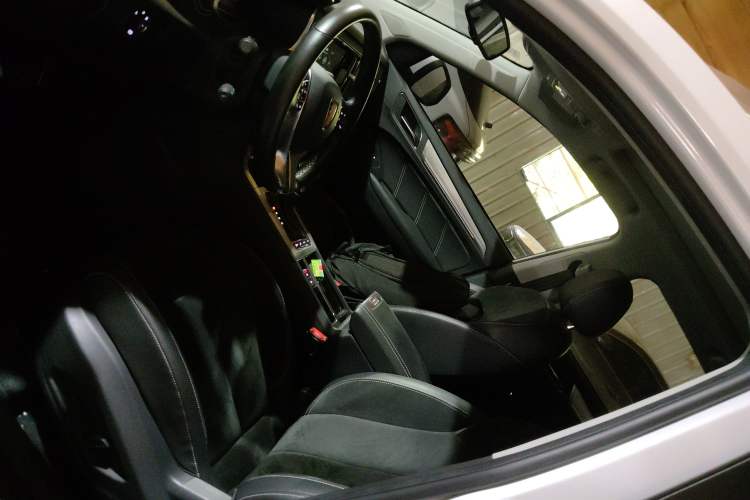 Used Roewe RX5 New Energy 2017 eRX5 50T Hybrid Connected Prestige Flagship Edition
