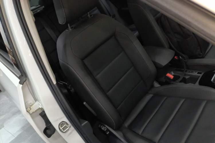 Used Volkswagen T-ROC 2021 280TSI DSG Two-Wheel Drive Comfort Connect Edition
