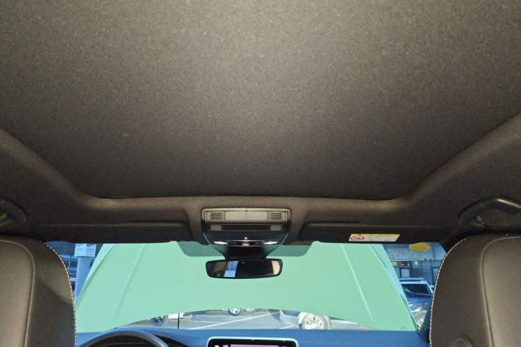 Used Volkswagen T-ROC 2023 300TSI DSG Two-Wheel Drive Starlight Edition
