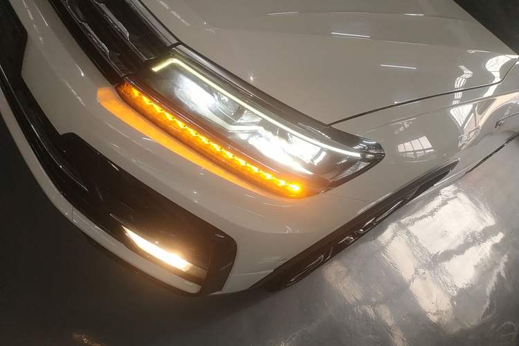 Used Volkswagen Tiguan L 2019 330TSI Automatic Two-Wheel Drive R-Line Flagship Model China VI Standard