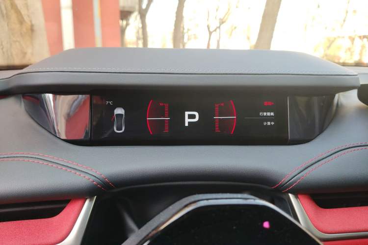 Used Xiaomi Auto SU7 2024 Four-Wheel Drive Ultra-Long Range Advanced Intelligent Driving Max Edition