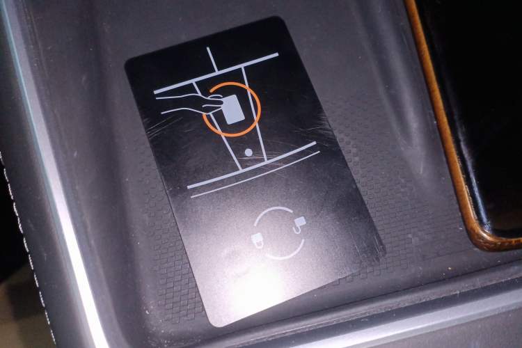 Used Tesla Model Y 2025 Long-Range All-Wheel-Drive Version
