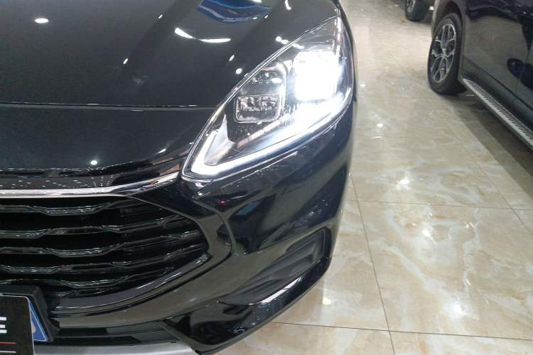 Used Ford Escape 2024 EcoBoost 245 Two-Wheel-Drive Titanium Edition