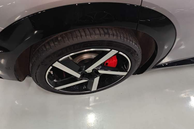 Used  YU7 2025 Ultra-Long Range High-Performance All-Wheel-Drive Max Edition