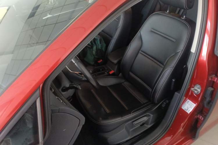 Used Volkswagen Golf 2017 1.6L Automatic Comfort Million-Vehicle Anniversary Edition
