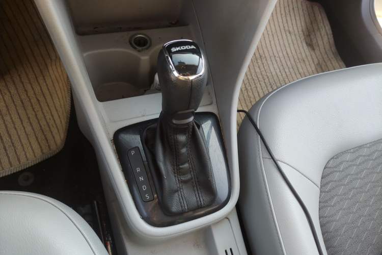 Used Skoda Rapid 2015 1.6L Automatic Smart Selection Model
