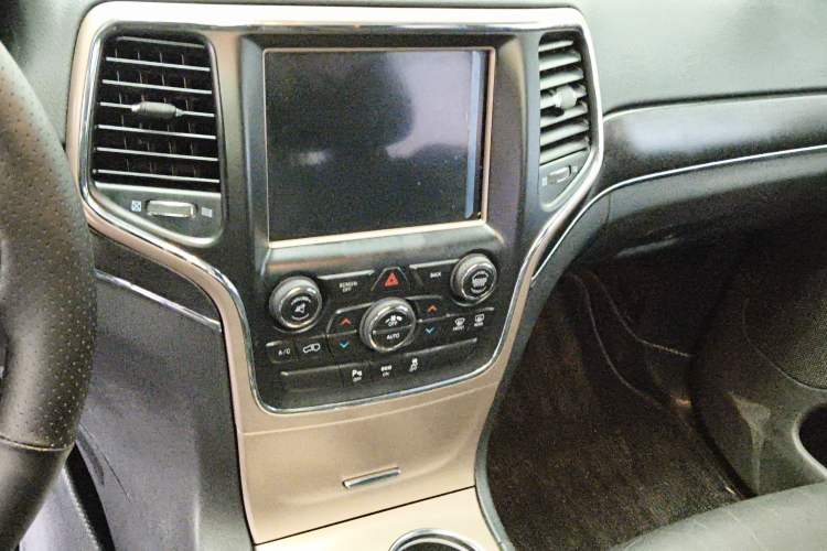 Used  Grand Cherokee (Import) 2015 3.0L Comfort Navigation Edition
