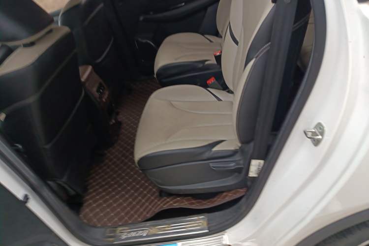 Used Baojun 730 2017 1.5T DCT Flagship Model 7 Seats China V Emission Standard
