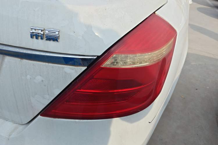 Used Geely Auto Emgrand 2017 Sedan Million Edition 1.5L Manual Luxury Model
