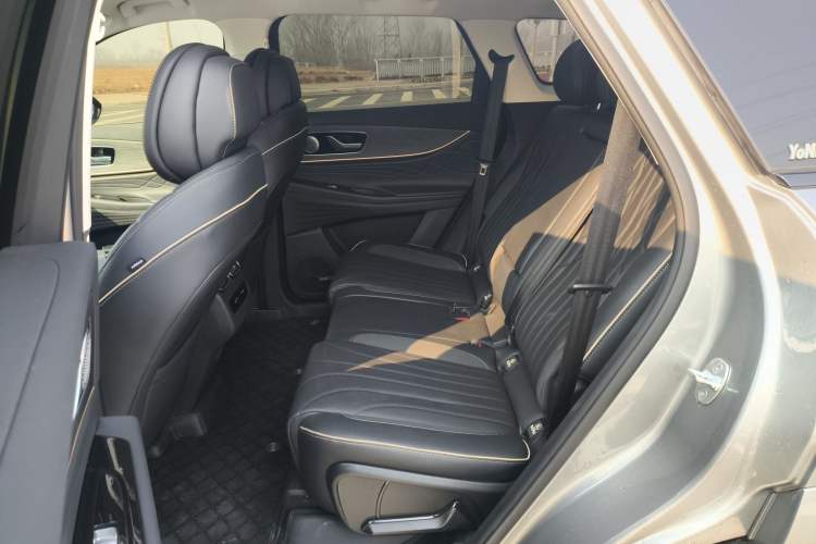 Used Chery Tiggo 9 2023 Facelift 2.0T Dual-Clutch Two-Wheel Drive Luxury Edition 5 Seats
