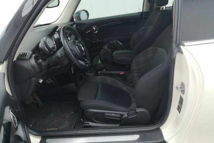 Used  MINI 2018 1.5T COOPER Classic Edition
