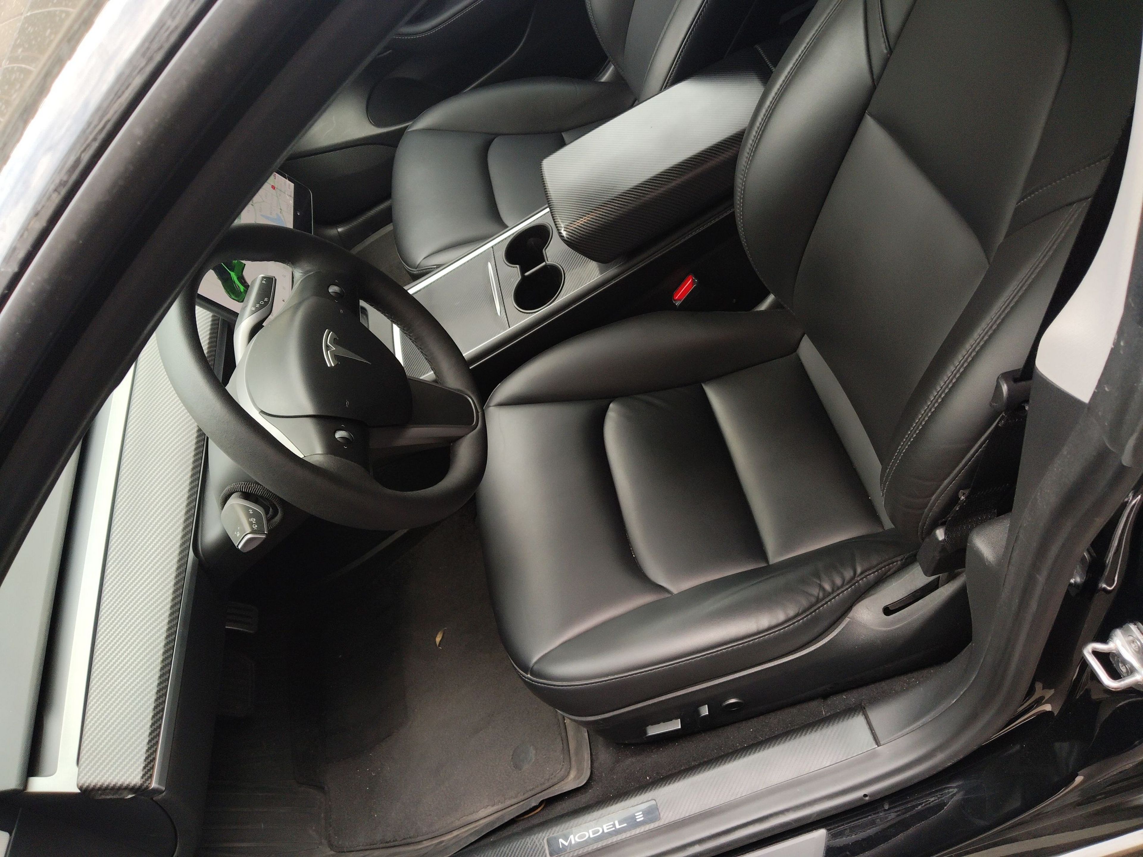 Переднее сиденье в автомобиле