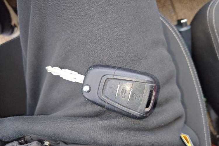 Used SAIC MAXUS Xintu V80 2019 2.5T Classic Edition 6-Speed Manual – Aoyuntong Short Wheelbase Mid-Height Design 5/6 Seats
