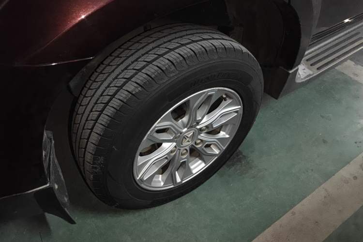 Used JMC Yusheng S350 2016 2.0T Automatic Two-Wheel Drive Gasoline Luxury Version with Sunroof 5 Seats
