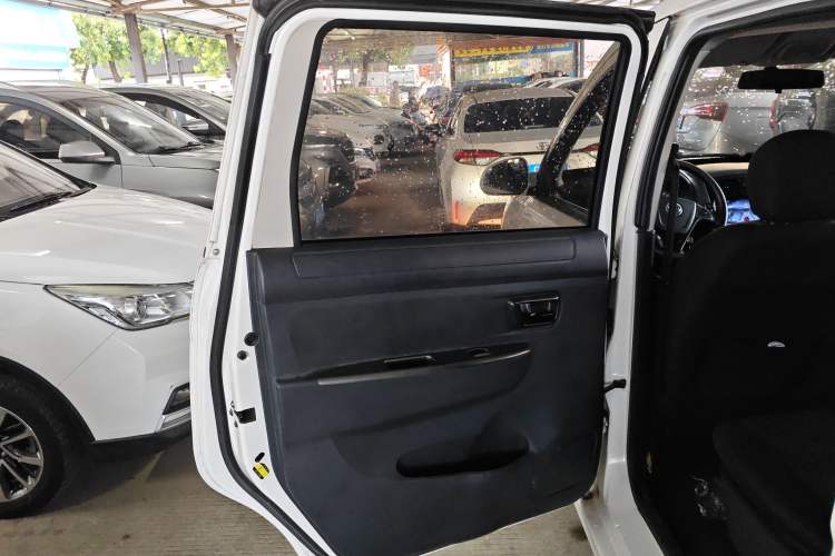 Used Dongfeng Fengon 330 2019 1.5L Manual Practical II China VI