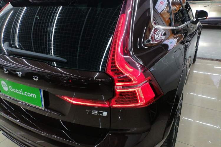 Used Volvo XC60 2019 T5 4x4 Zhiyuan Edition China VI Standard
