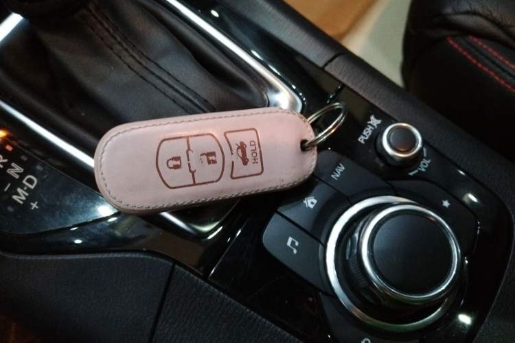 Used Mazda Mazda 3 Axela 2014 Sedan 1.5L Automatic Luxury Model