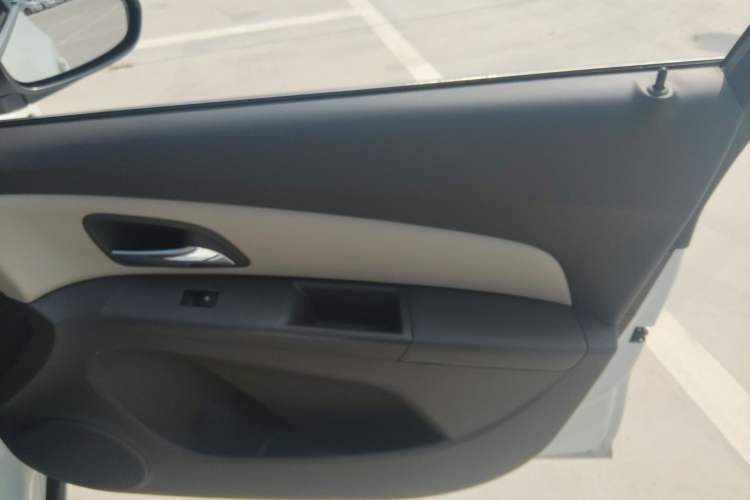 Used Chevrolet Cruze 2015 1.5L Classic SE MT
