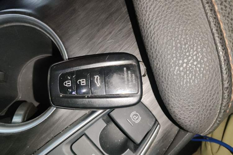 Used Toyota Camry 2021 2.0G Luxury Edition
