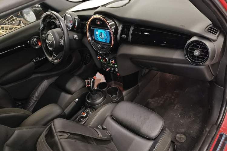 Used  MINI 2018 1.5T COOPER Racing Edition Five-Door Version
