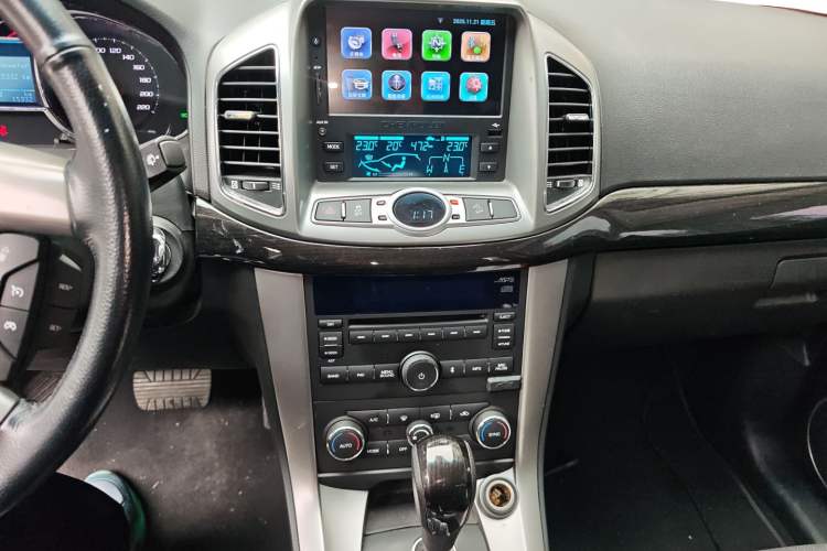 Used Chevrolet Captiva 2015 2.4L 4x4 Flagship Edition 7-Seater
