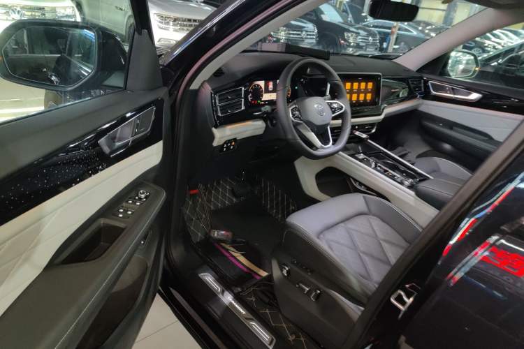 Used Volkswagen Teramont 2024 380TSI Four-Wheel Drive Longxiang Edition
