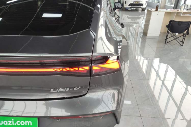 Used Changan UNI-V 2022 1.5T Prestige Version