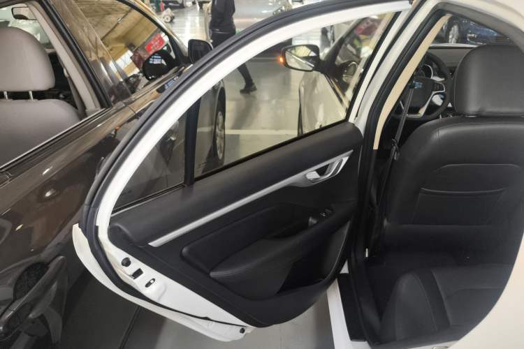 Used Geely Auto Vision 2019 Upgraded Model 1.5L Manual Luxury Version China VI Standard
