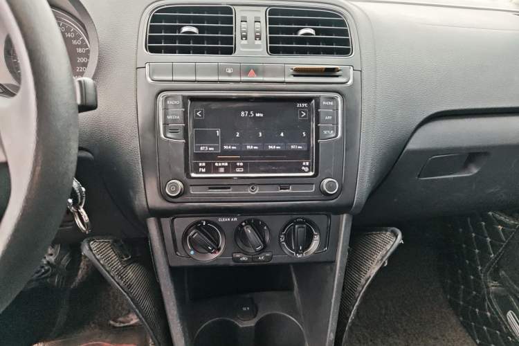 Used Volkswagen Polo 2016 1.4L Manual Fashion Model