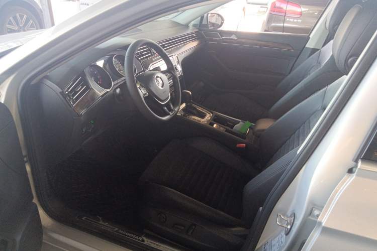 Used Volkswagen Magotan 2018 330TSI DSG Luxury Model
