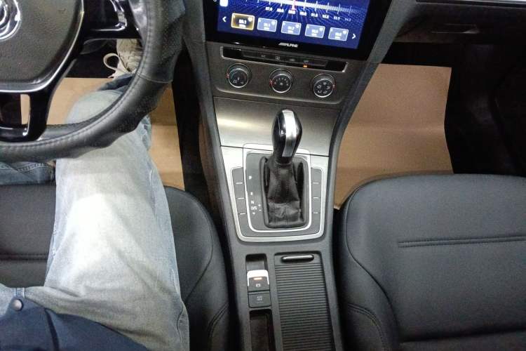 Used Volkswagen Golf 2016 230TSI Automatic Comfort Version
