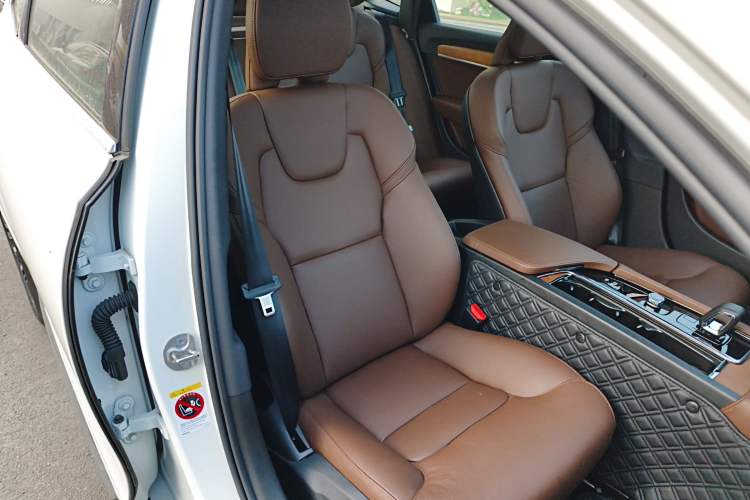 Used Volvo S90 2025 B5 Zhiyi Luxury Edition
